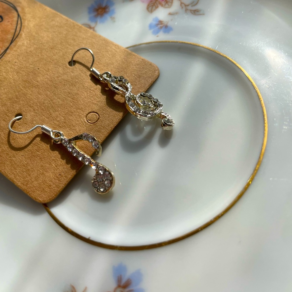 Music symbol dangle earring with cubic covered